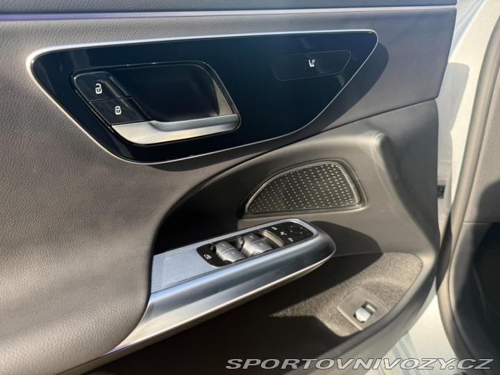 Mercedes-Benz E E 300 de 4MATIC kombi 2024