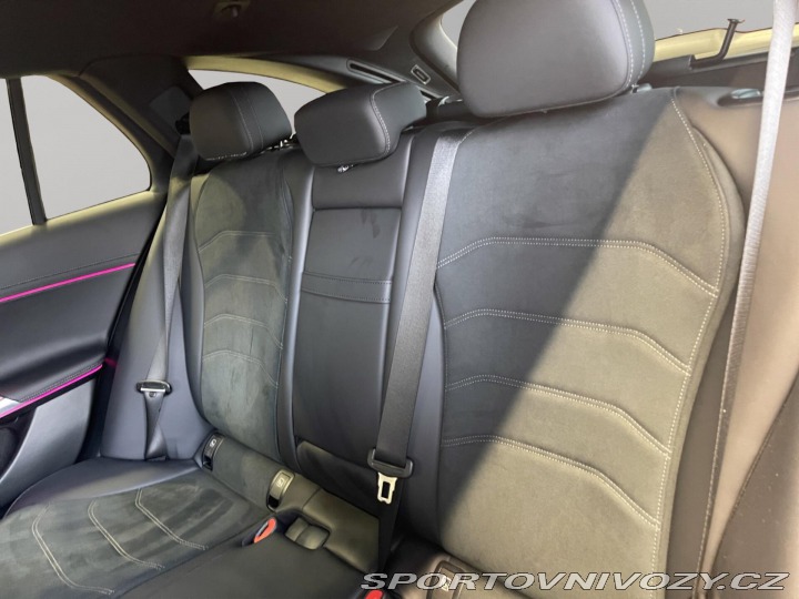 Mercedes-Benz E E 300 de 4MATIC kombi 2025