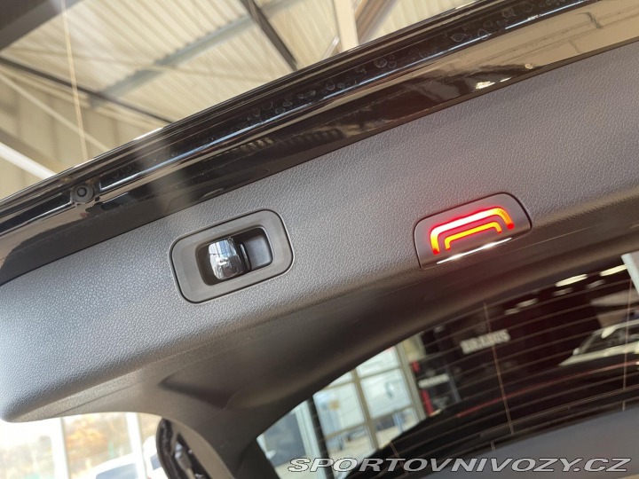 Mercedes-Benz E E 300 de 4MATIC kombi 2025