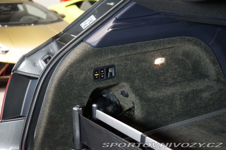 Bentley Bentayga HUD*PANO*MASÁŽ*TAŽNÉ*TV 2016