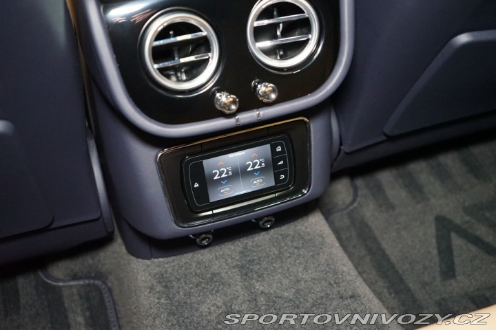 Bentley Bentayga HUD*PANO*MASÁŽ*TAŽNÉ*TV 2016