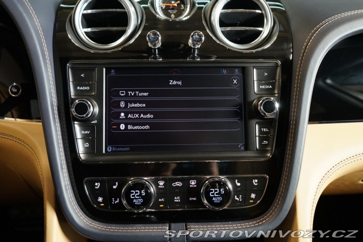 Bentley Bentayga HUD*PANO*MASÁŽ*TAŽNÉ*TV 2016