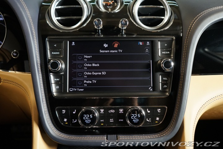 Bentley Bentayga HUD*PANO*MASÁŽ*TAŽNÉ*TV 2016