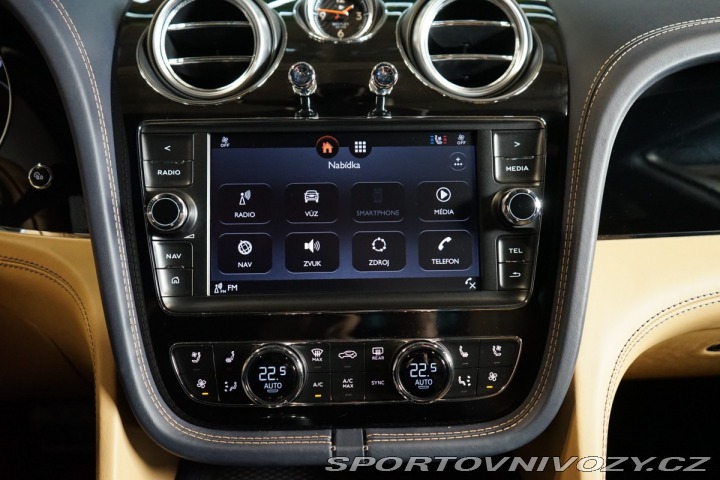 Bentley Bentayga HUD*PANO*MASÁŽ*TAŽNÉ*TV 2016