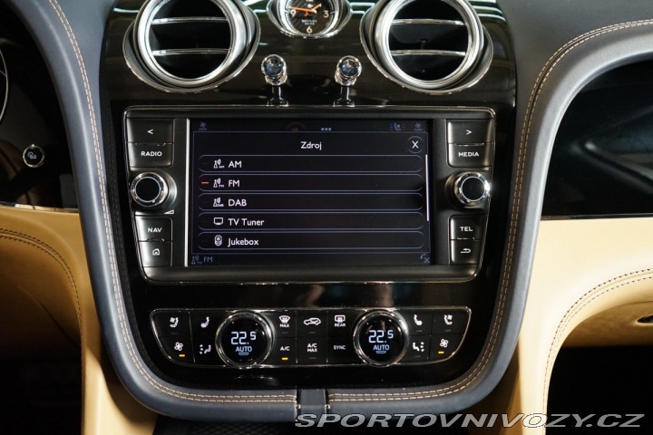 Bentley Bentayga HUD*PANO*MASÁŽ*TAŽNÉ*TV 2016