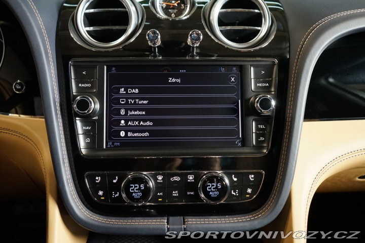 Bentley Bentayga HUD*PANO*MASÁŽ*TAŽNÉ*TV 2016
