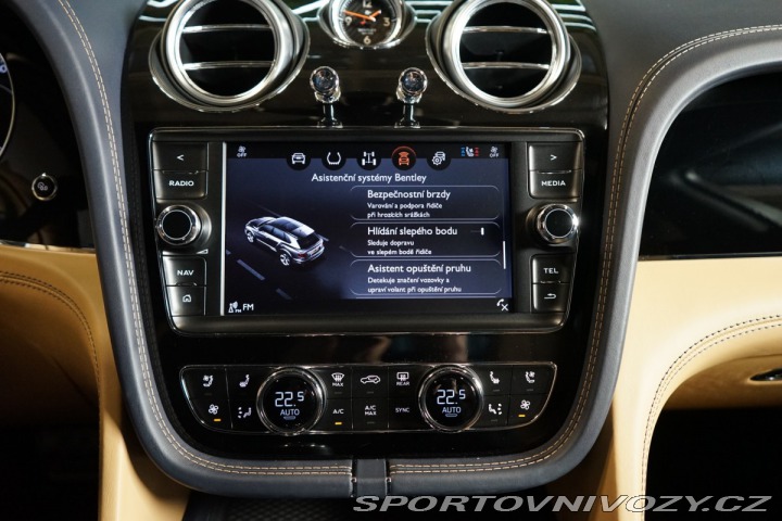 Bentley Bentayga HUD*PANO*MASÁŽ*TAŽNÉ*TV 2016