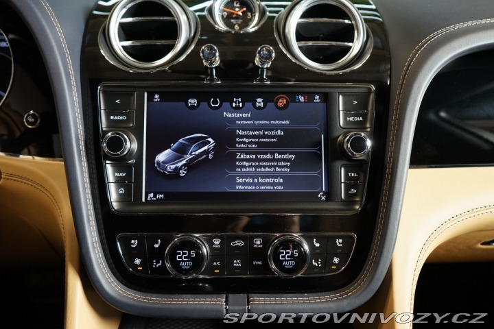 Bentley Bentayga HUD*PANO*MASÁŽ*TAŽNÉ*TV 2016