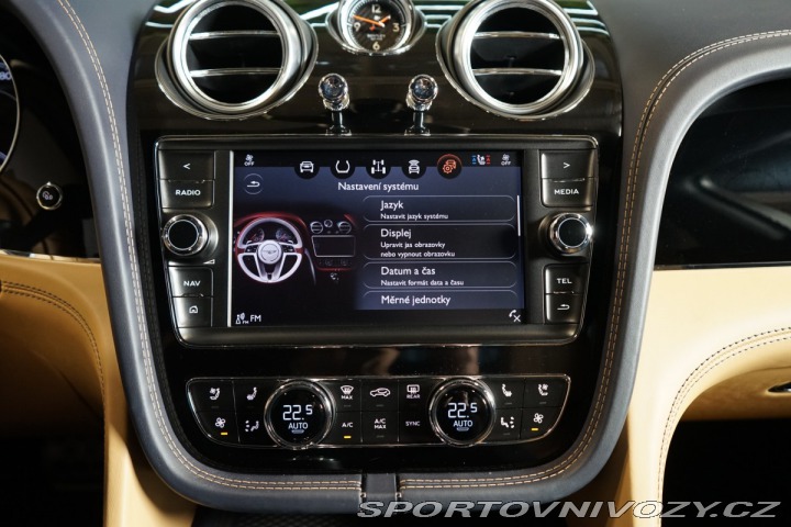 Bentley Bentayga HUD*PANO*MASÁŽ*TAŽNÉ*TV 2016