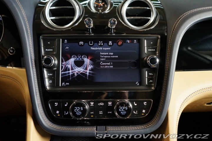 Bentley Bentayga HUD*PANO*MASÁŽ*TAŽNÉ*TV 2016
