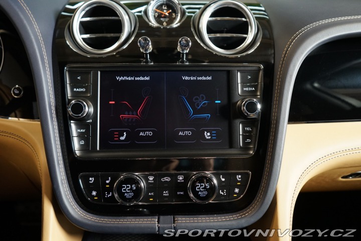 Bentley Bentayga HUD*PANO*MASÁŽ*TAŽNÉ*TV 2016