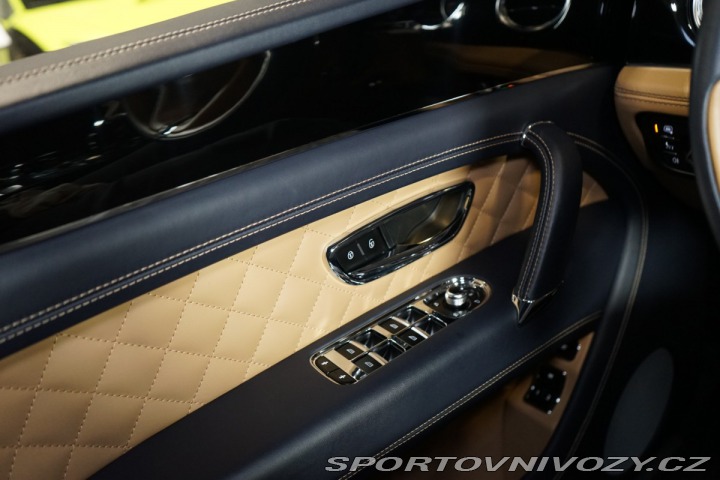 Bentley Bentayga HUD*PANO*MASÁŽ*TAŽNÉ*TV 2016