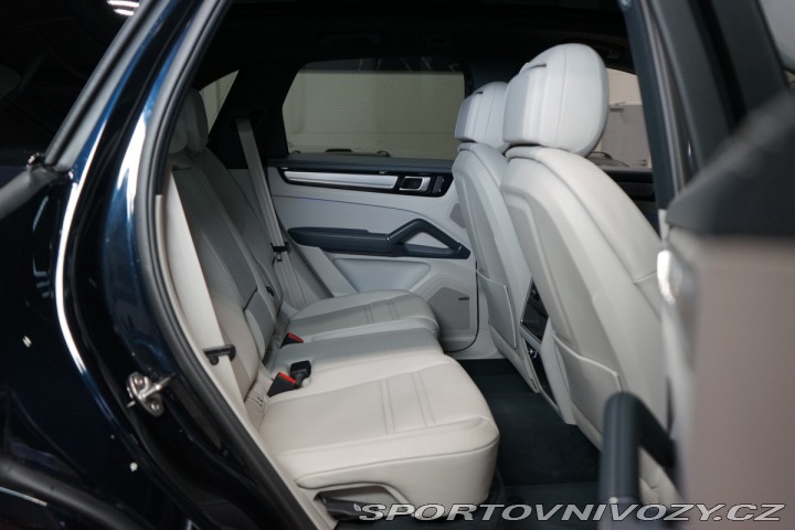 Porsche Cayenne E-HYBRID*360*PANO*TAŽ*PAS 2022