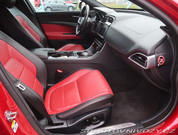 Jaguar XE R-Sport 20d 2015