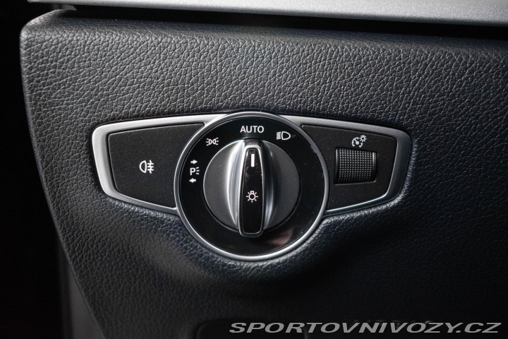 Mercedes-Benz E E 220d 4x4*AMG*TAŽNÉ*PANO 2018