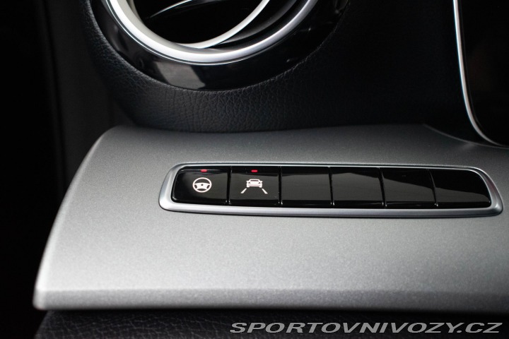 Mercedes-Benz E E 220d 4x4*AMG*TAŽNÉ*PANO 2018