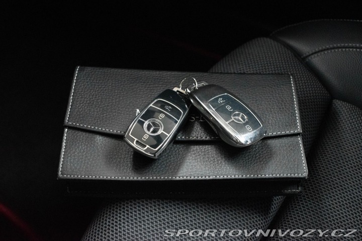 Mercedes-Benz E E 220d 4x4*AMG*TAŽNÉ*PANO 2018