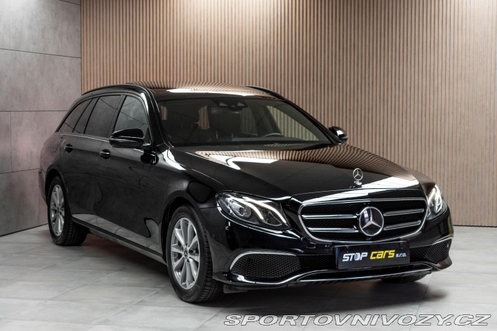 Mercedes-Benz E E 220d 4x4*AMG*TAŽNÉ*PANO 2018