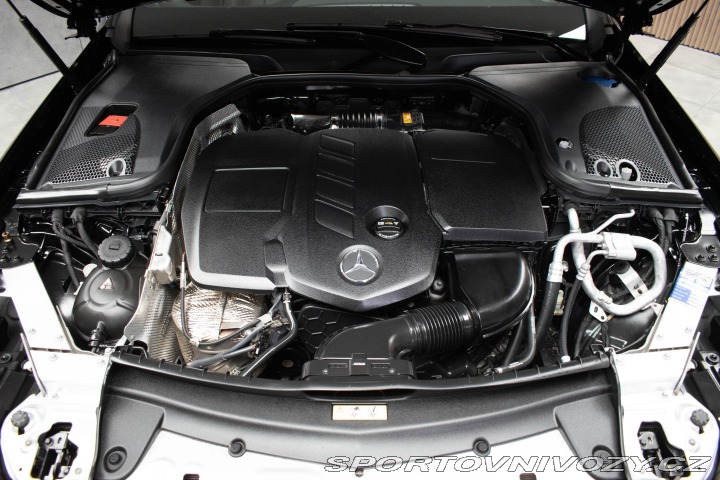 Mercedes-Benz E E 220d 4x4*AMG*TAŽNÉ*PANO 2018