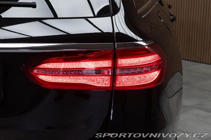 Mercedes-Benz E E 220d 4x4*AMG*TAŽNÉ*PANO 2018