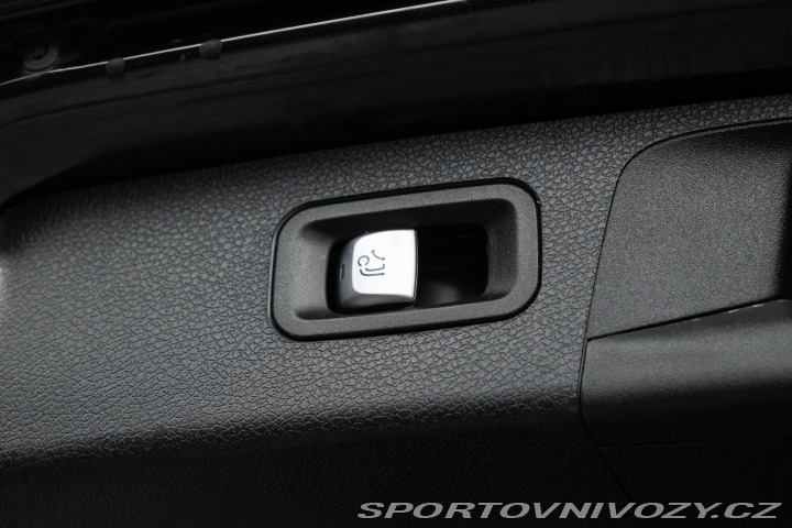 Mercedes-Benz E E 220d 4x4*AMG*TAŽNÉ*PANO 2018