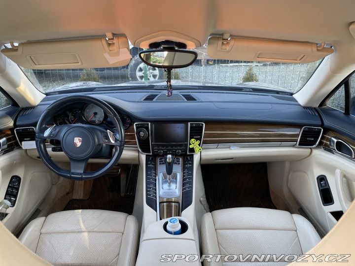 Porsche Panamera 4.8i 4S 2011