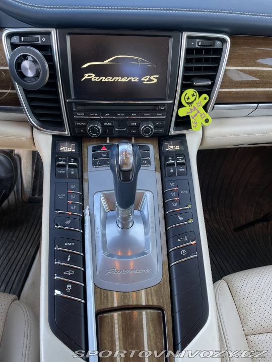 Porsche Panamera 4.8i 4S 2011