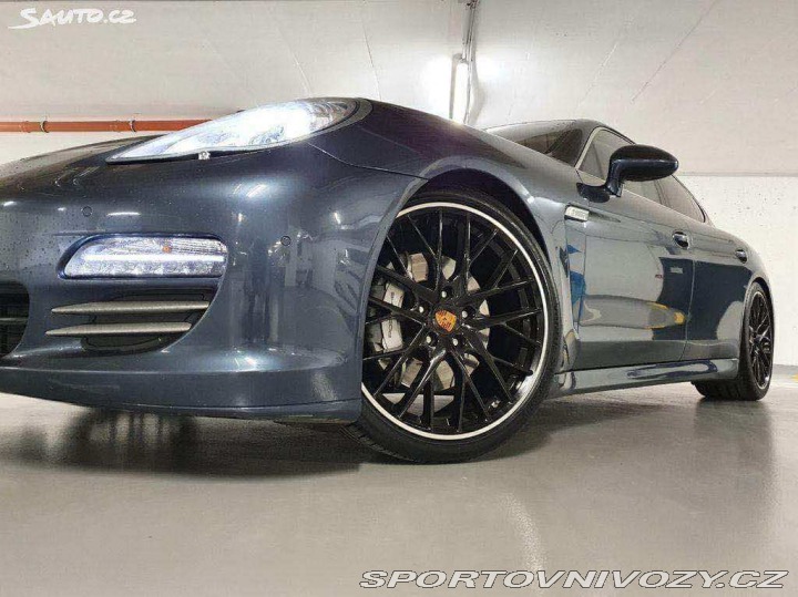 Porsche Panamera 4.8i 4S 2011