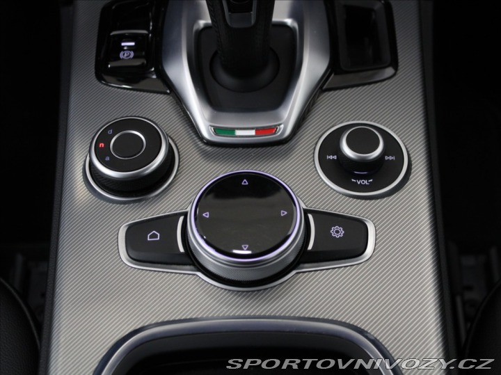Alfa Romeo Stelvio 2,1 JTD 140kW Q4 Bezklíč 2020