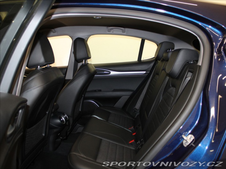 Alfa Romeo Stelvio 2,2 JTD 140kW Q4 Bezklíč 2020