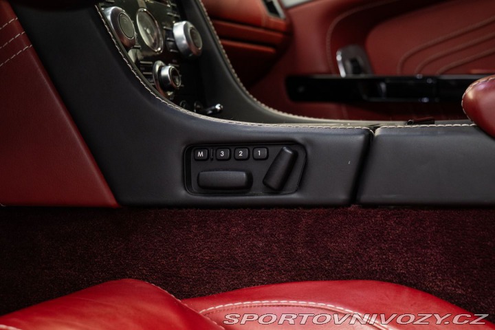 Aston Martin Vantage S 2012