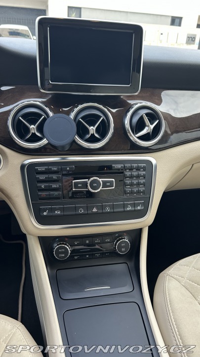 Mercedes-Benz Ostatní modely GLA 250 4MATIC 2015