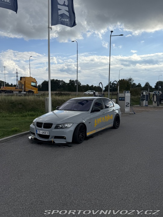 BMW 3 E90 330i 2005