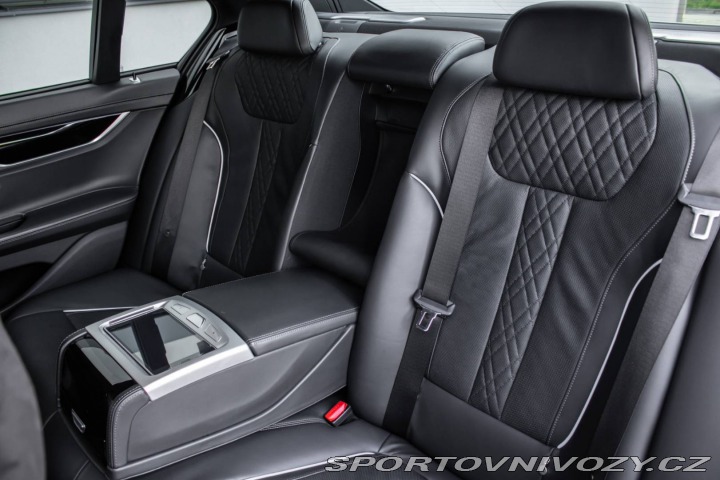 BMW 7 750d xDrive A/T 2019