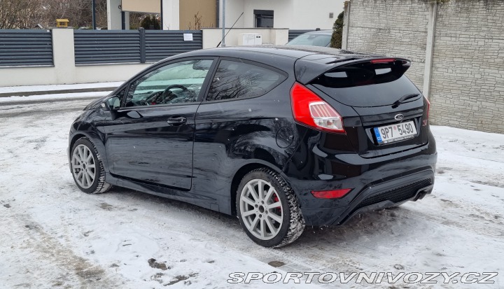 Ford Fiesta ST performance 2015