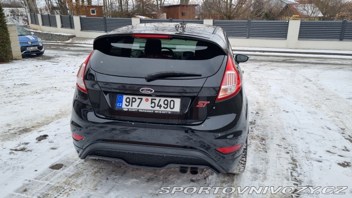 Ford Fiesta ST performance 2015