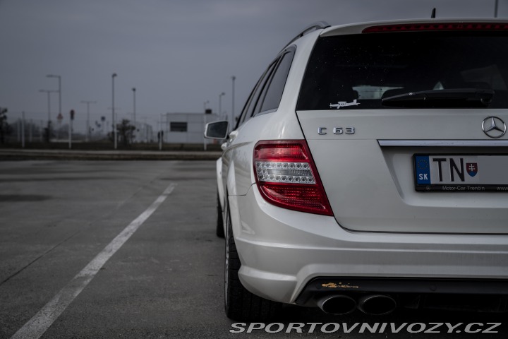 Mercedes-Benz C C63 AMG Performance Pack 2010