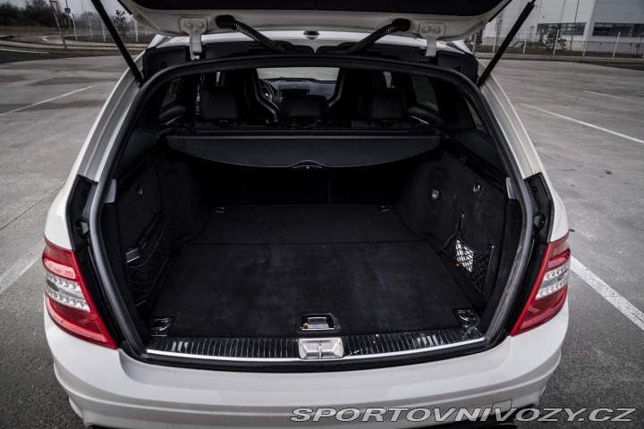 Mercedes-Benz C C63 AMG Performance Pack 2010