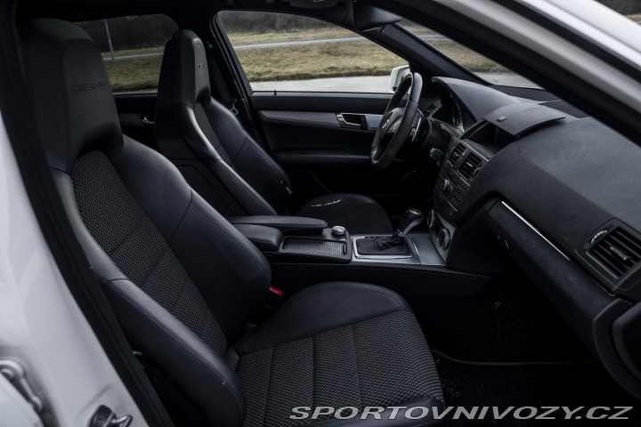 Mercedes-Benz C C63 AMG Performance Pack 2010