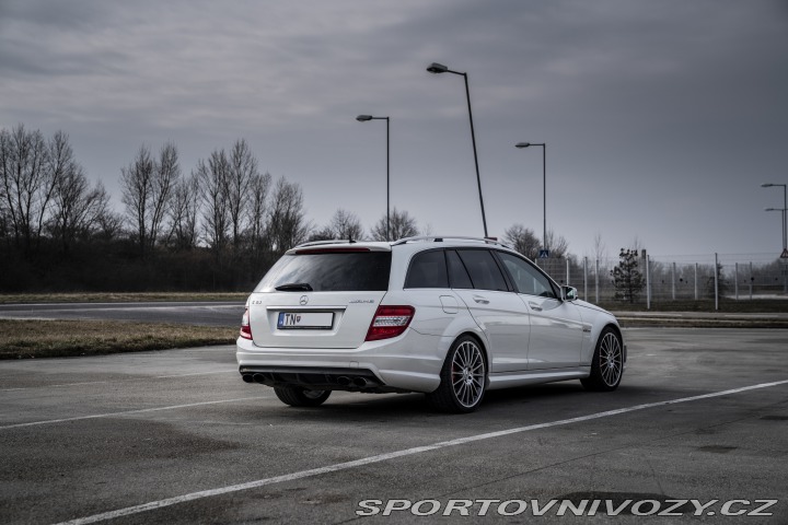 Mercedes-Benz C C63 AMG Performance Pack 2010