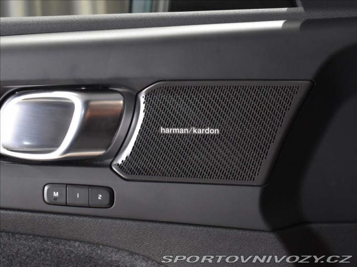 Volvo Ostatní modely EX40 0,0 TWIN MOTOR PLUS 2025