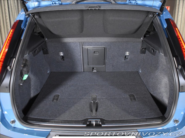 Volvo Ostatní modely EX40 0,0 TWIN MOTOR PLUS 2025