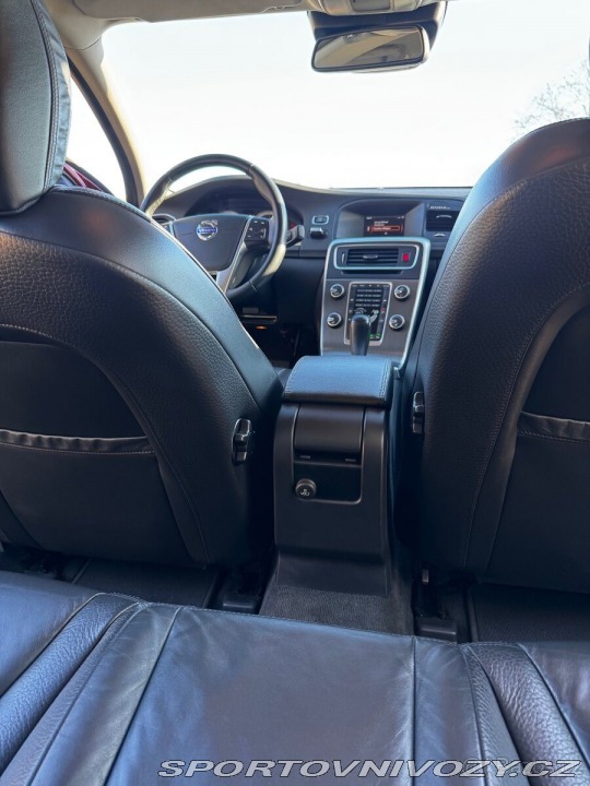 Volvo S60 2,0 2010, 120 kW, 169 0 2010