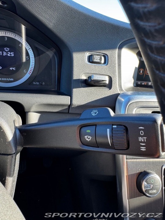 Volvo S60 2,0 2010, 120 kW, 169 0 2010