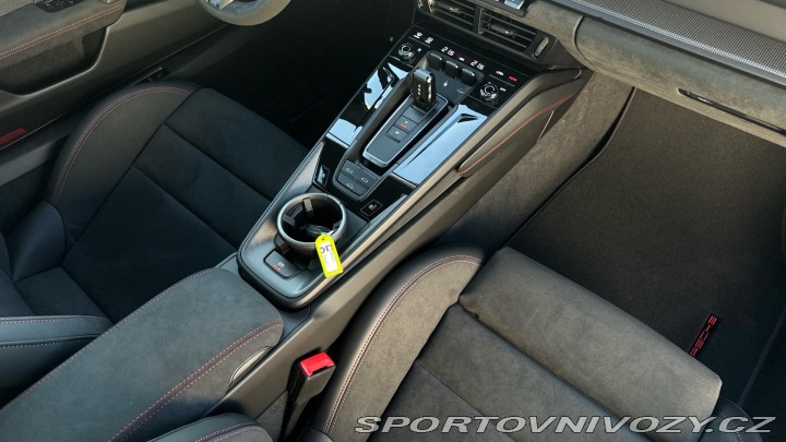 Porsche 911 GTS 2025