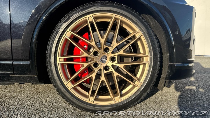 Porsche Macan Turbo 2025