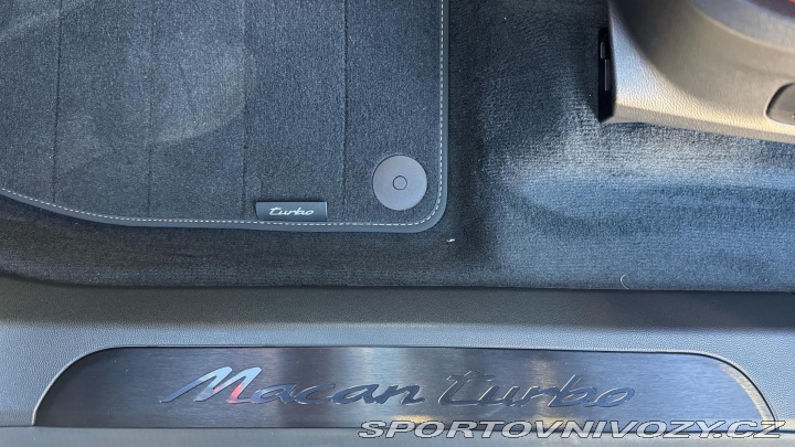 Porsche Macan Turbo 2025