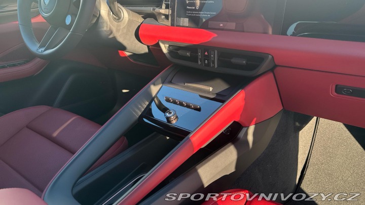 Porsche Macan Turbo 2025