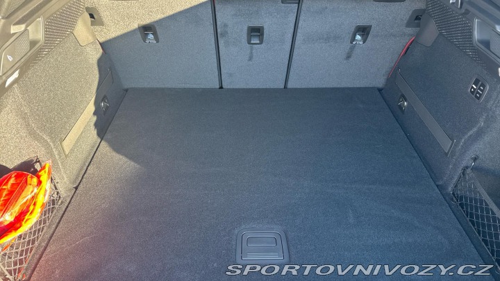 Porsche Macan Turbo 2025