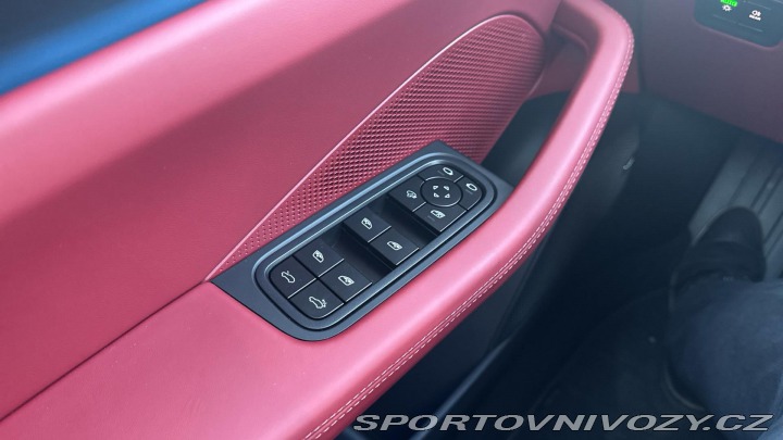 Porsche Macan Turbo 2025